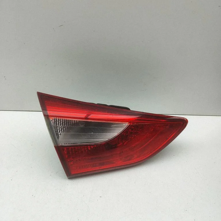 Aizmugurējais lukturis bagāžnieka vākā 92403A5010