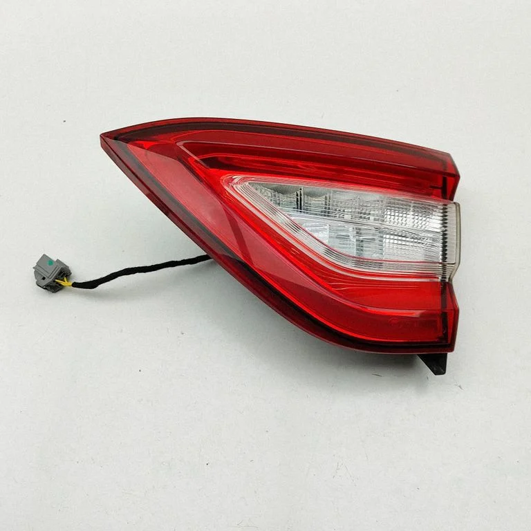 Lampa tylna w klapie 670106834