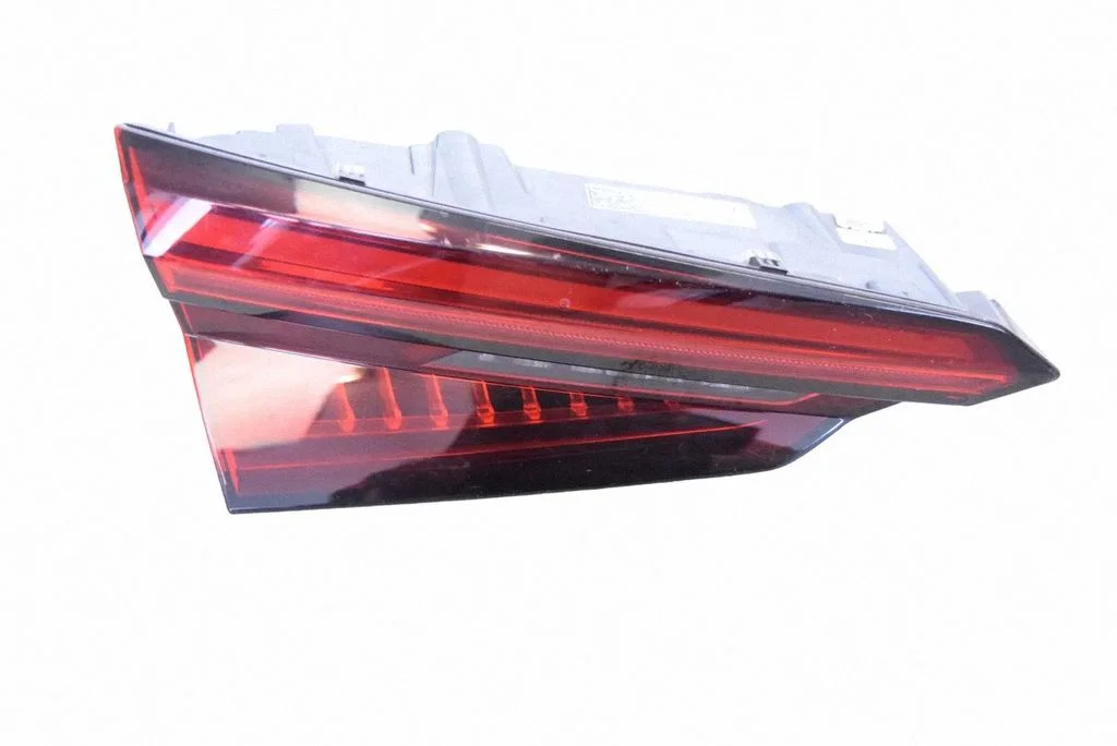 Aizmugurējais lukturis bagāžnieka vākā – Audi A5 (2016-2024)