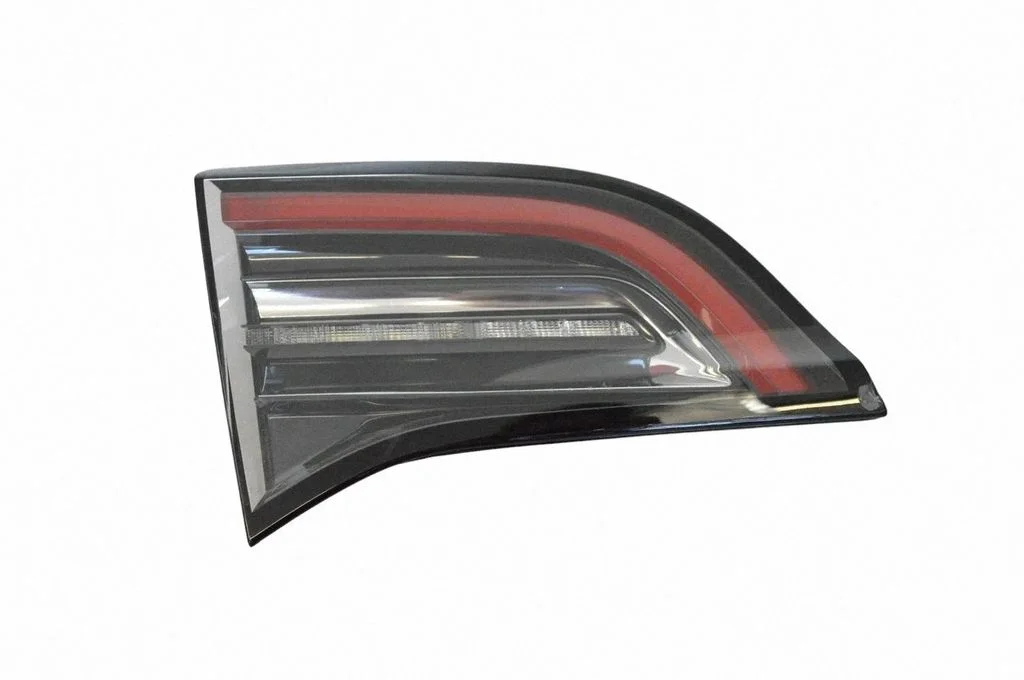 Lampa tylna w klapie – Tesla Model Y (2020-)