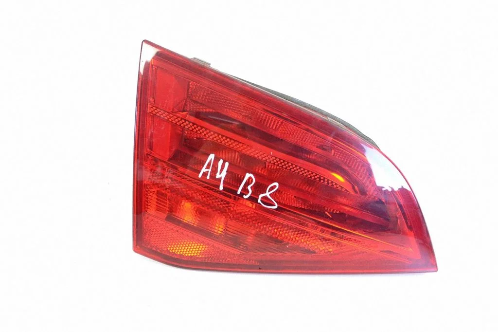 Lampa tylna w klapie 8K9945093