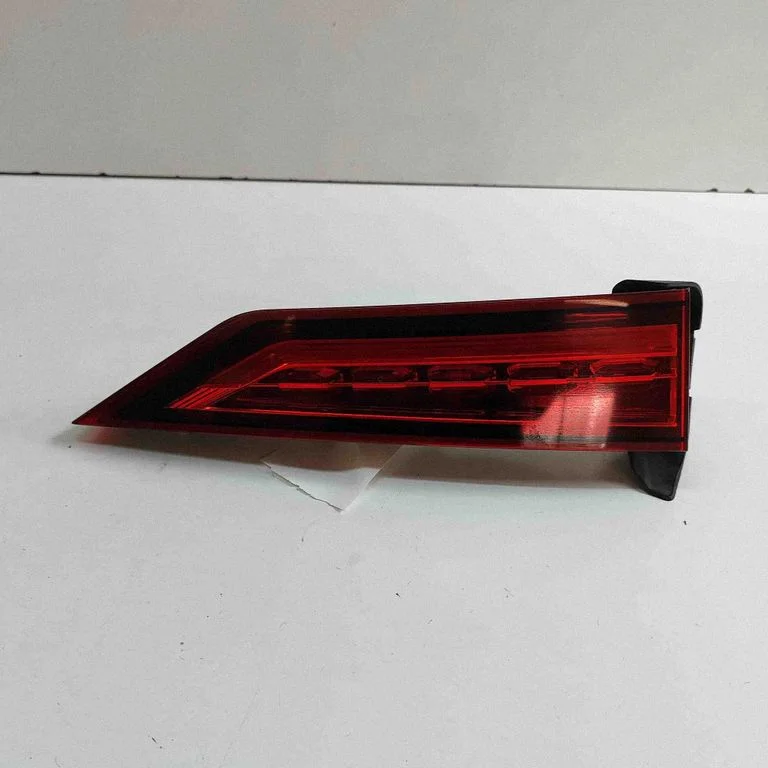 Lampa tylna w klapie 32228902