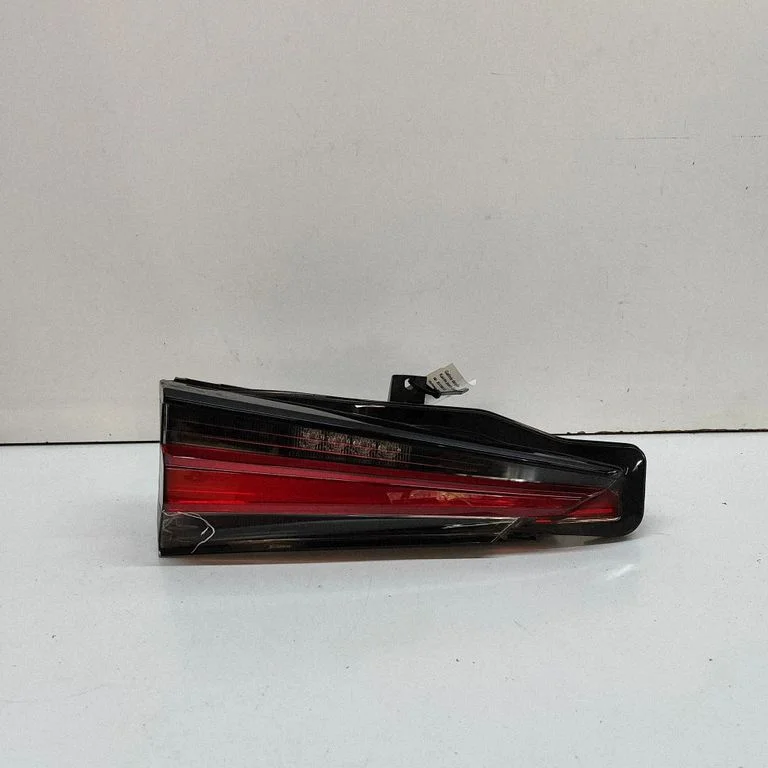 Lampa tylna w klapie 8159078040