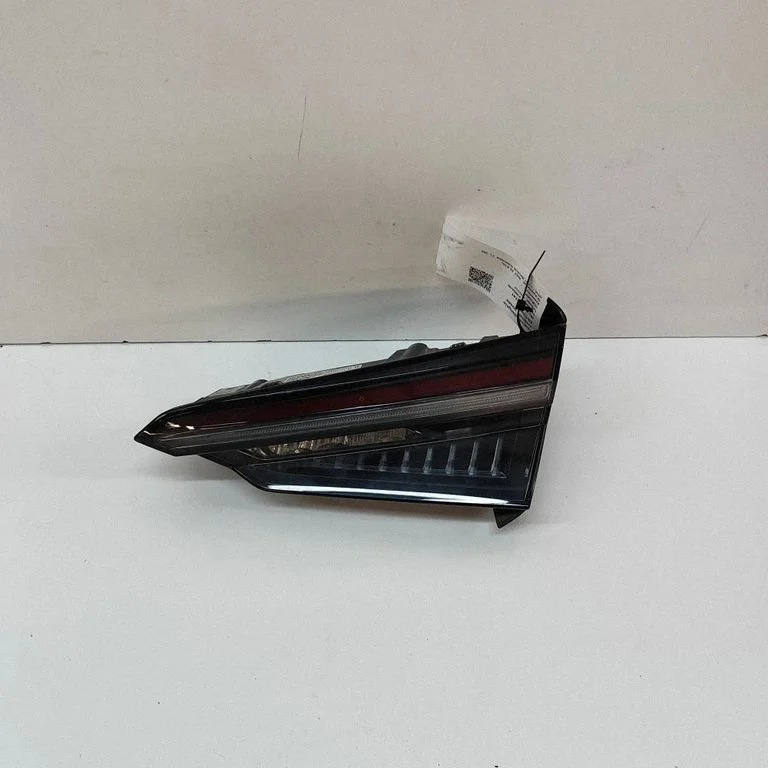 Tailgate rear/tail lights 8W6052102B