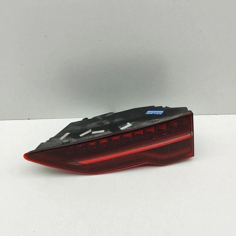 Tailgate rear/tail lights J9D313A420CB