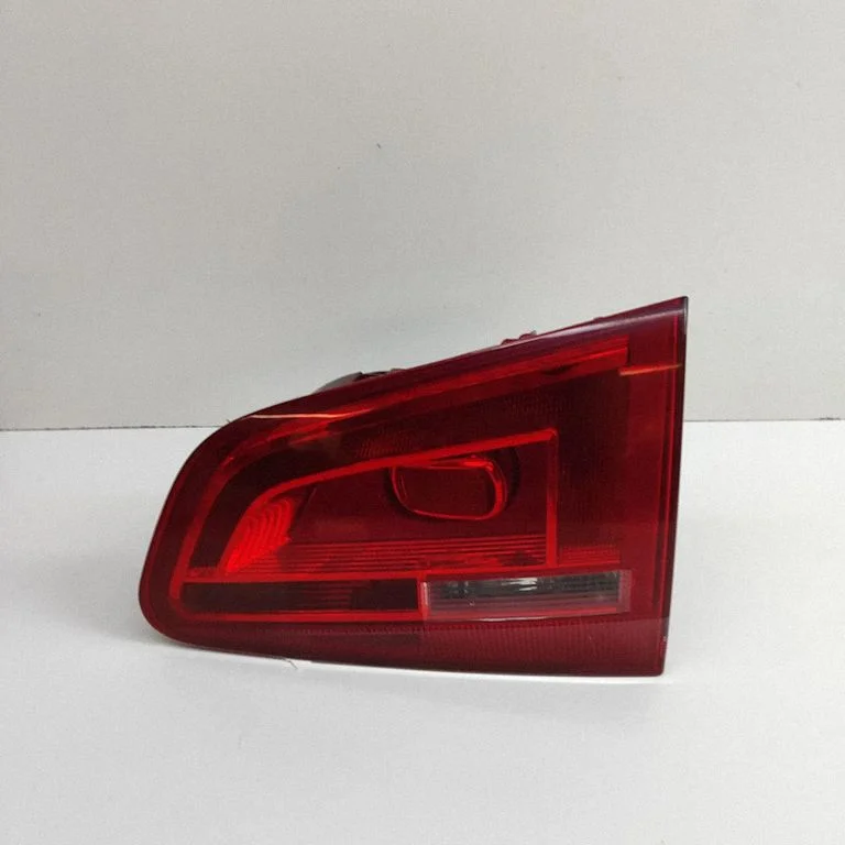 Tailgate rear/tail lights 7N0945094F
