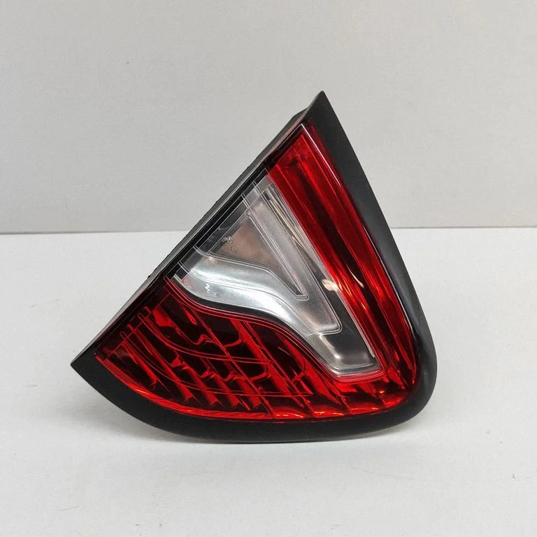 Tagatuli luugil 265557893R – Renault Captur (2013-2020)