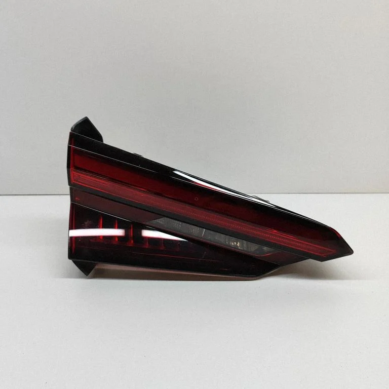 Tailgate rear/tail lights 8W6945093J