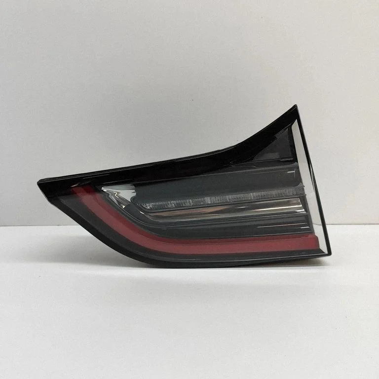 Lampa tylna w klapie – Tesla Model Y (2020-)