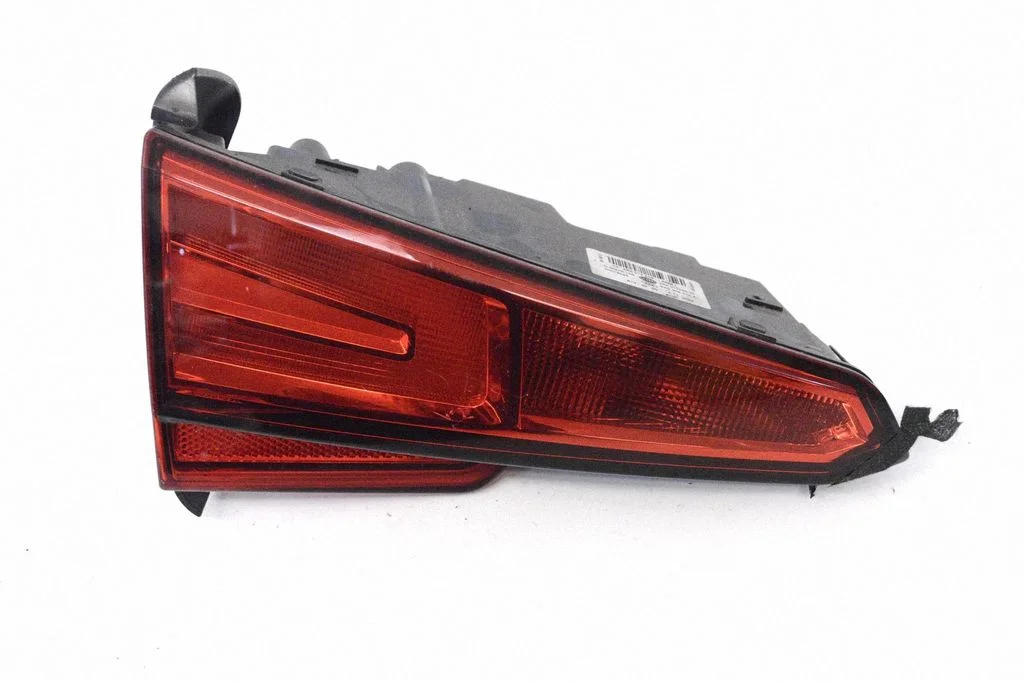 Tailgate rear/tail lights 8W5945075A