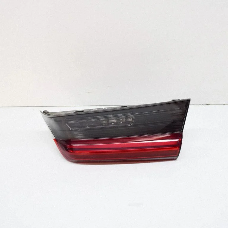 Tailgate rear/tail lights 8795584