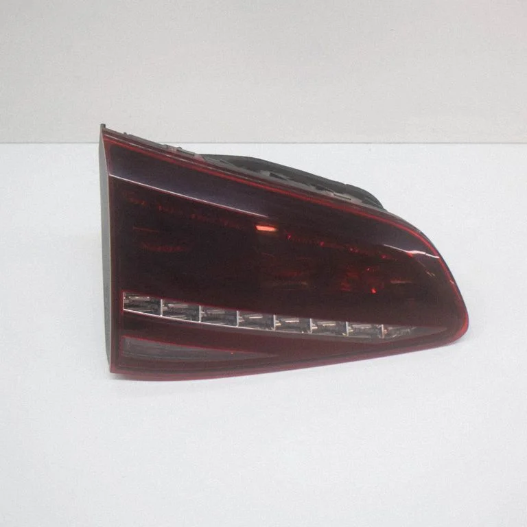 Aizmugurējais lukturis bagāžnieka vākā – Volkswagen e-Golf (2014-)