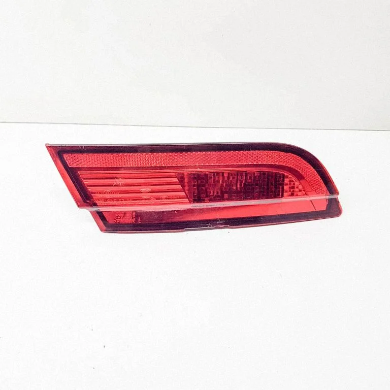 Lampa tylna w klapie – lewa