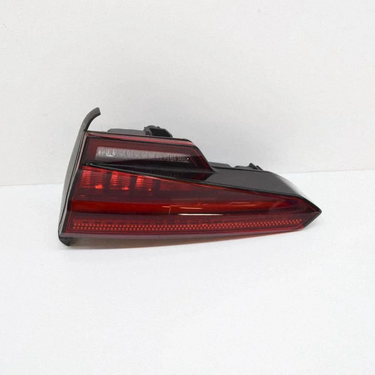 Tailgate rear/tail lights 2SV01224726