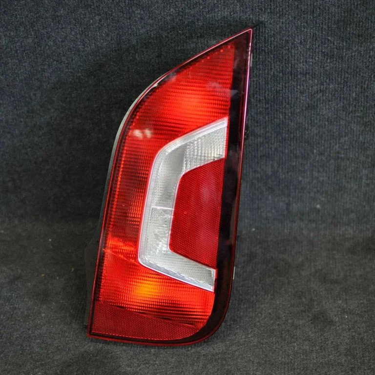 Aizmugurējais lukturis bagāžnieka vākā – Volkswagen Up (2011-)