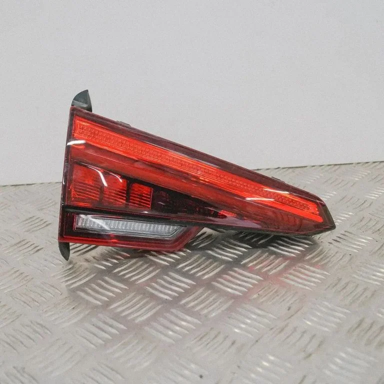 Tailgate rear/tail lights 8W5945093B