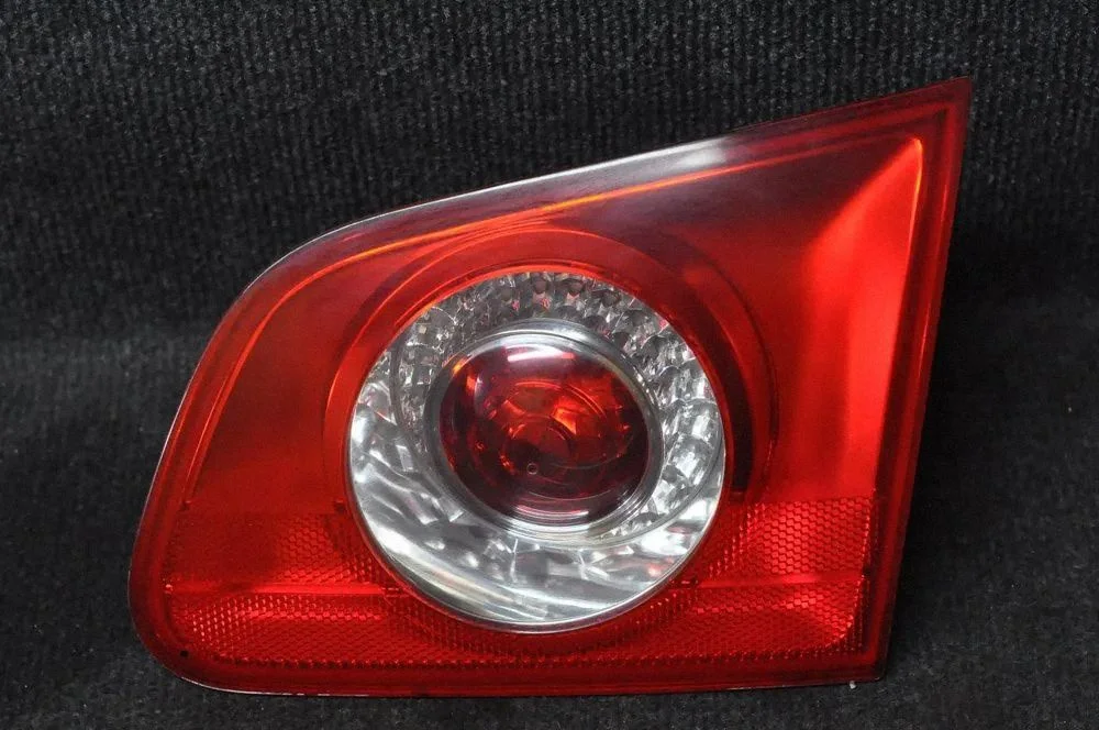 Lampa tylna w klapie – Volkswagen Passat B5.5 (2001-2005)
