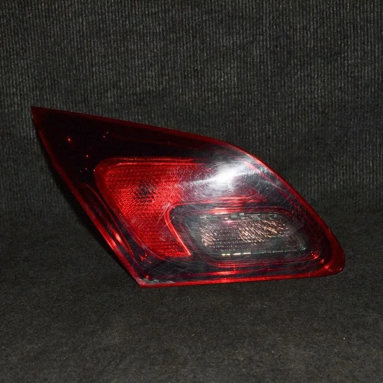 Lampa tylna w klapie – Opel Astra H (2004-2012)