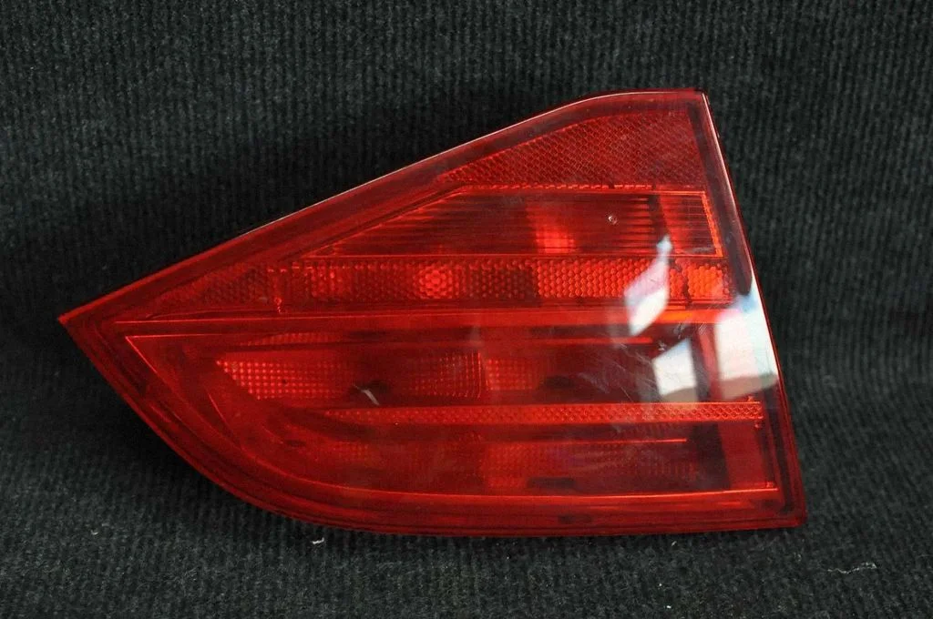 Aizmugurējais lukturis bagāžnieka vākā – Audi A4 S4 B7 8E 8H (2005-2008)