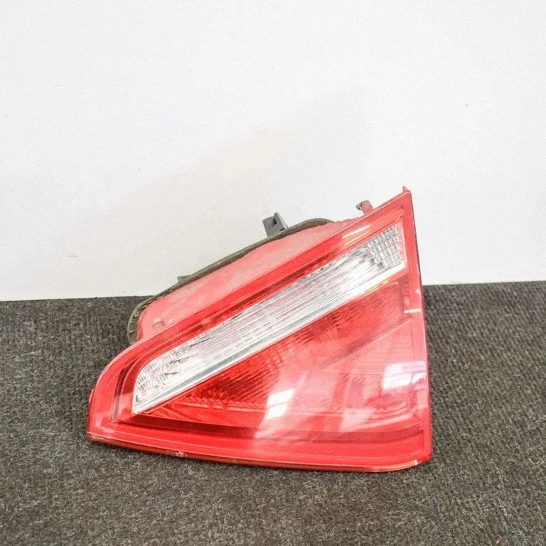 Aizmugurējais lukturis bagāžnieka vākā – Audi A5 Sportback 8TA (2009-2016)