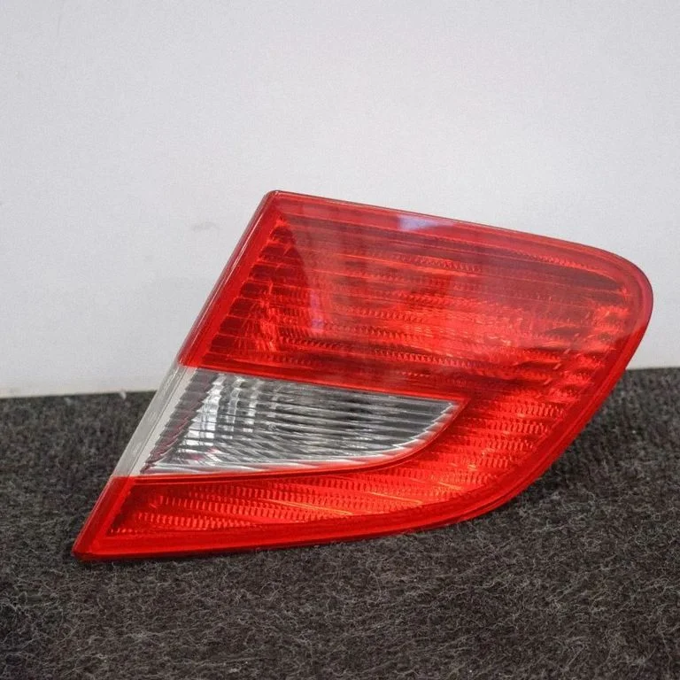 Aizmugurējais lukturis bagāžnieka vākā 3T5945108