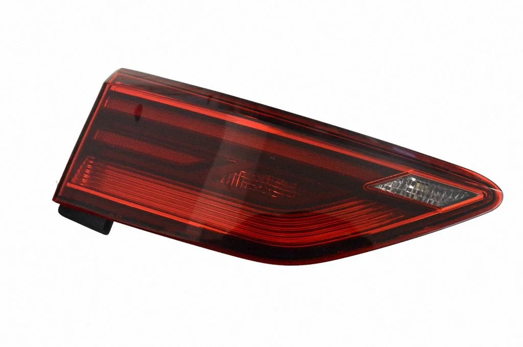 Aizmugurējais lukturis bagāžnieka vākā – Volkswagen e-Golf (2014-)