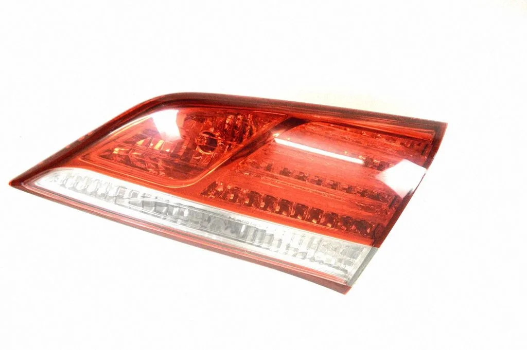Aizmugurējais lukturis bagāžnieka vākā 924043Z300