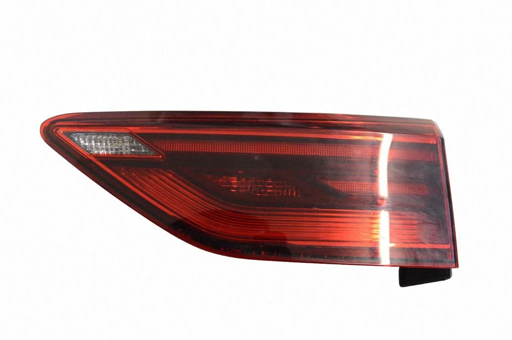 Aizmugurējais lukturis bagāžnieka vākā – Volkswagen e-Golf (2014-)
