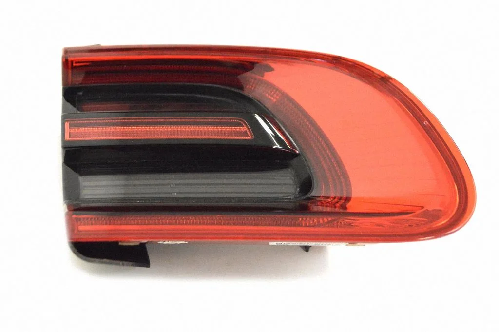 Aizmugurējais lukturis bagāžnieka vākā – Porsche Macan (95B) (2014-2018)
