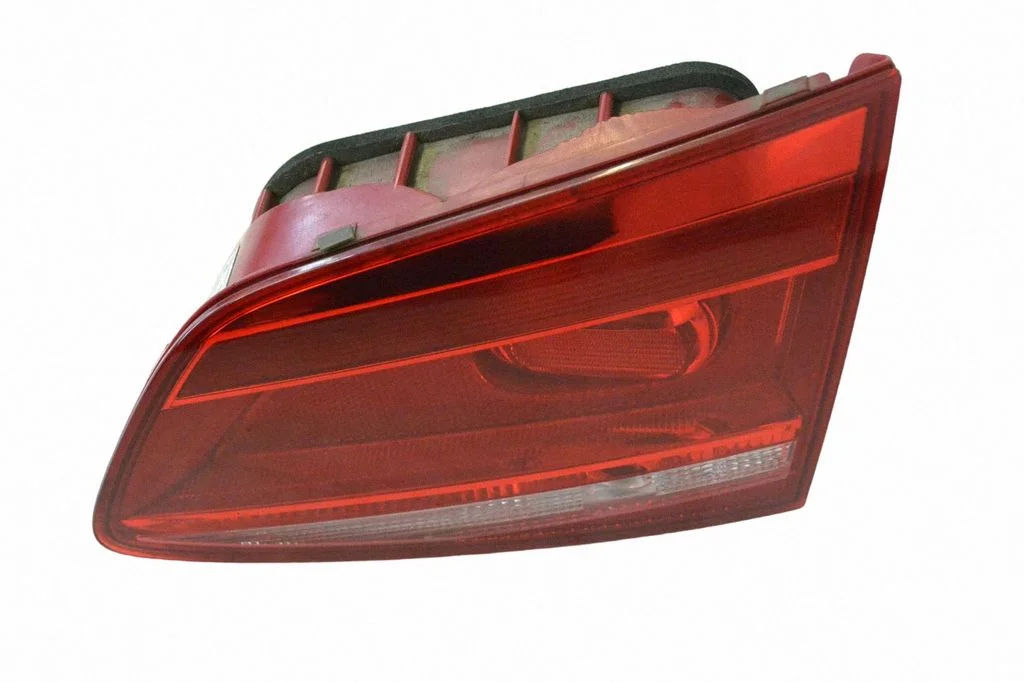 Aizmugurējais lukturis bagāžnieka vākā 3AF945094L