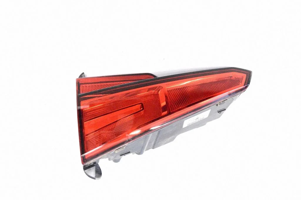 Tailgate rear/tail lights 8W5945076A