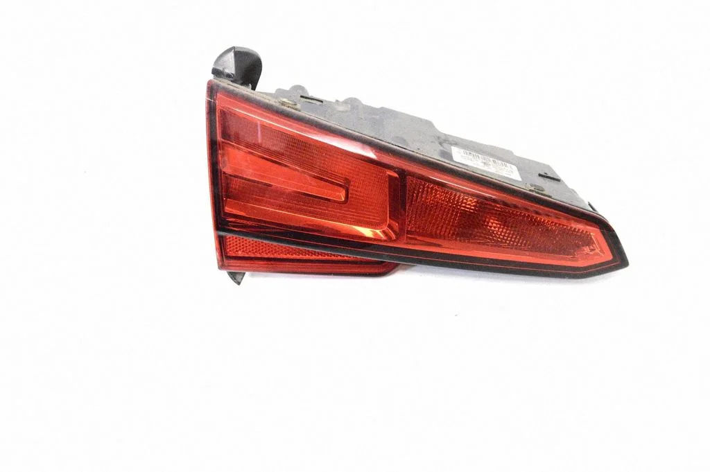 Tailgate rear/tail lights 8W5945075A