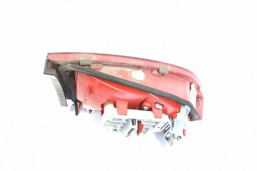Lampa tylna w klapie 8K9945094