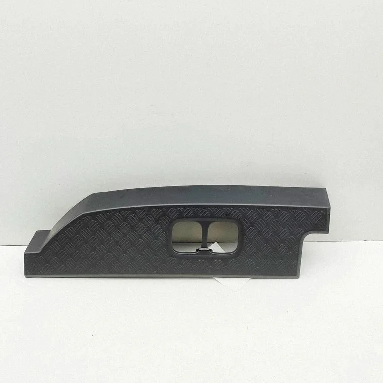 Rear/tail light trim molding L8BM16A362AC