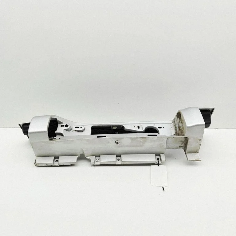Rear/tail light trim molding – Opel Vivaro (2014-2018)