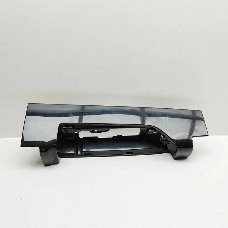 Aizmugurējā luktura apdare (līstīte) 265A64446R