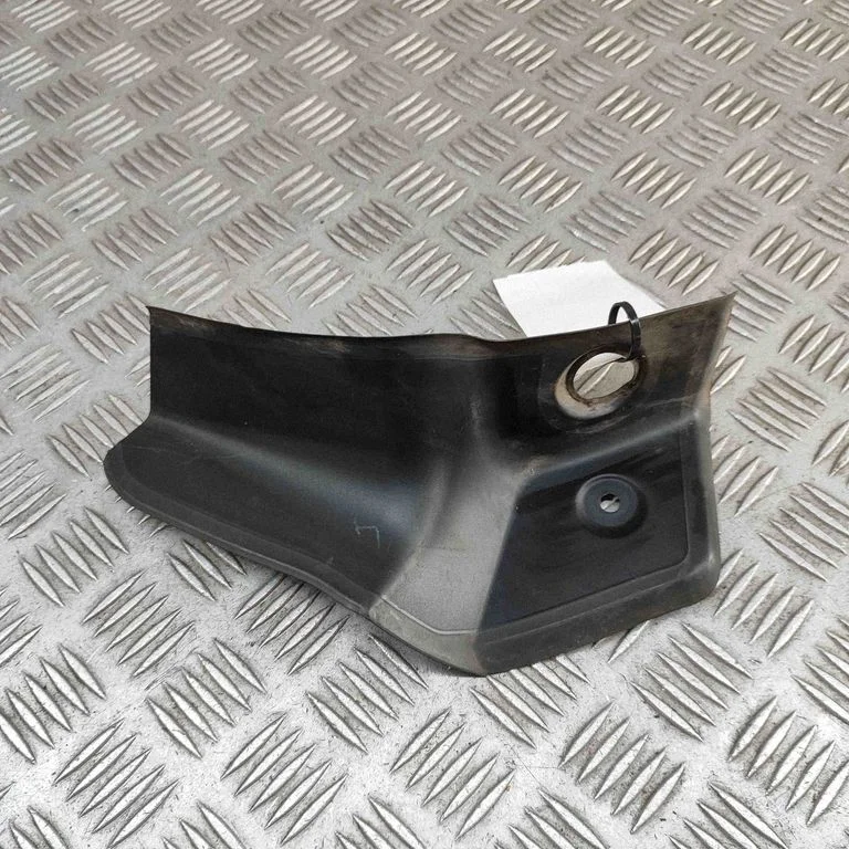 Aizmugurējā luktura apdare (līstīte) 7350722