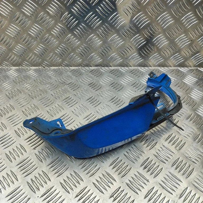 Aizmugurējā luktura apdare (līstīte) 7025642