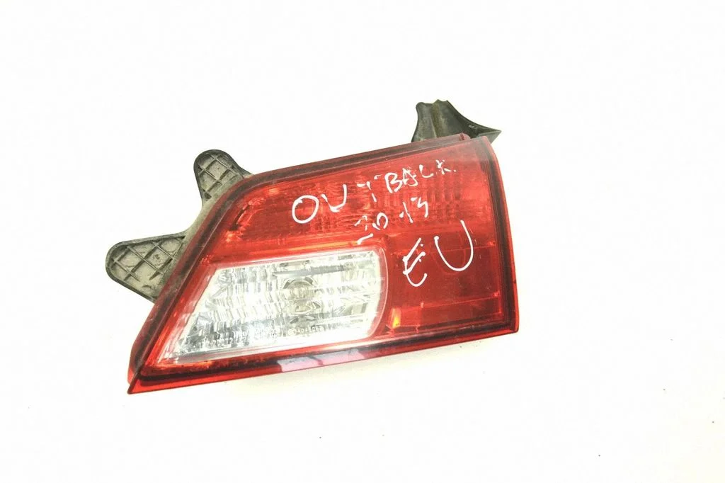 Lampa tylna w klapie – Subaru Outback (2009-2014)