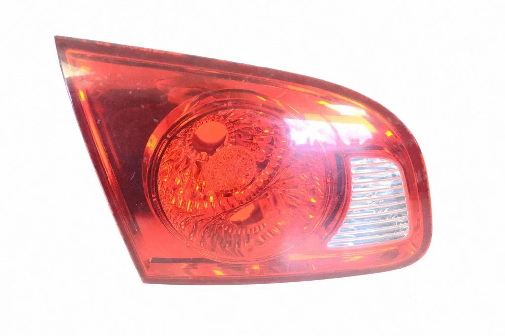 Aizmugurējais lukturis bagāžnieka vākā – Hyundai Santa Fe (2006-2012)