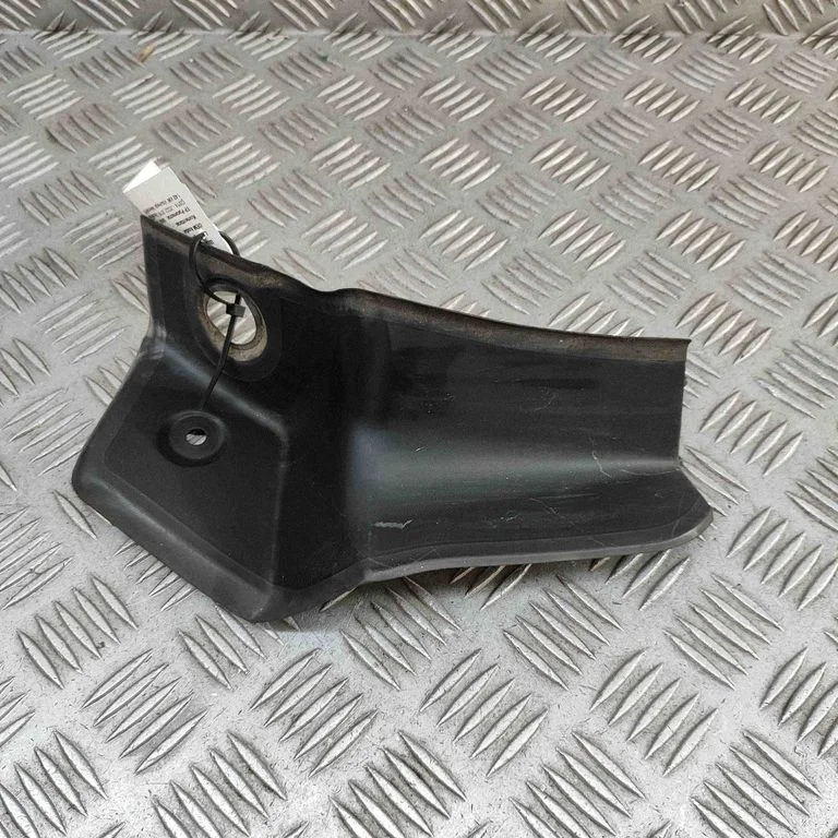 Aizmugurējā luktura apdare (līstīte) 7350721