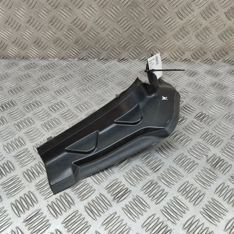 Rear/tail light trim molding 7451764