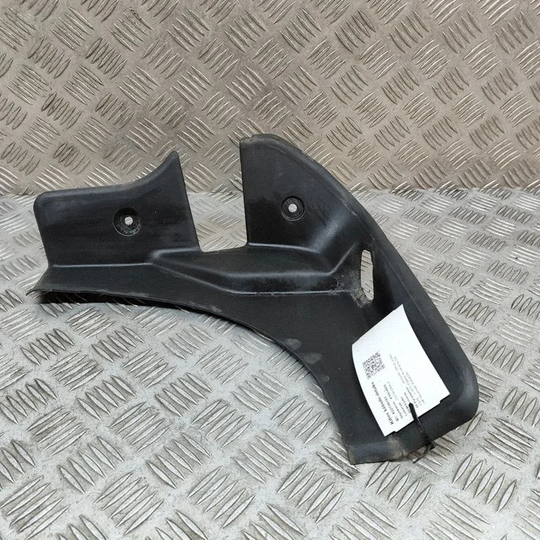 Aizmugurējā luktura apdare (līstīte) J9D344248AC