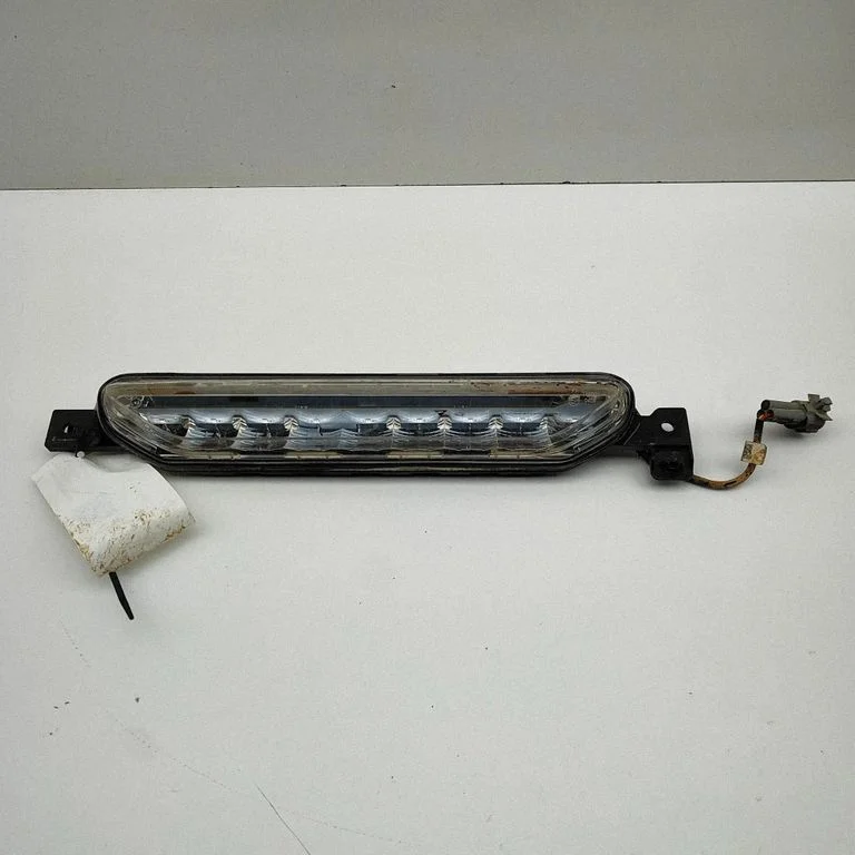 Third/center stoplight SA3HK4116300