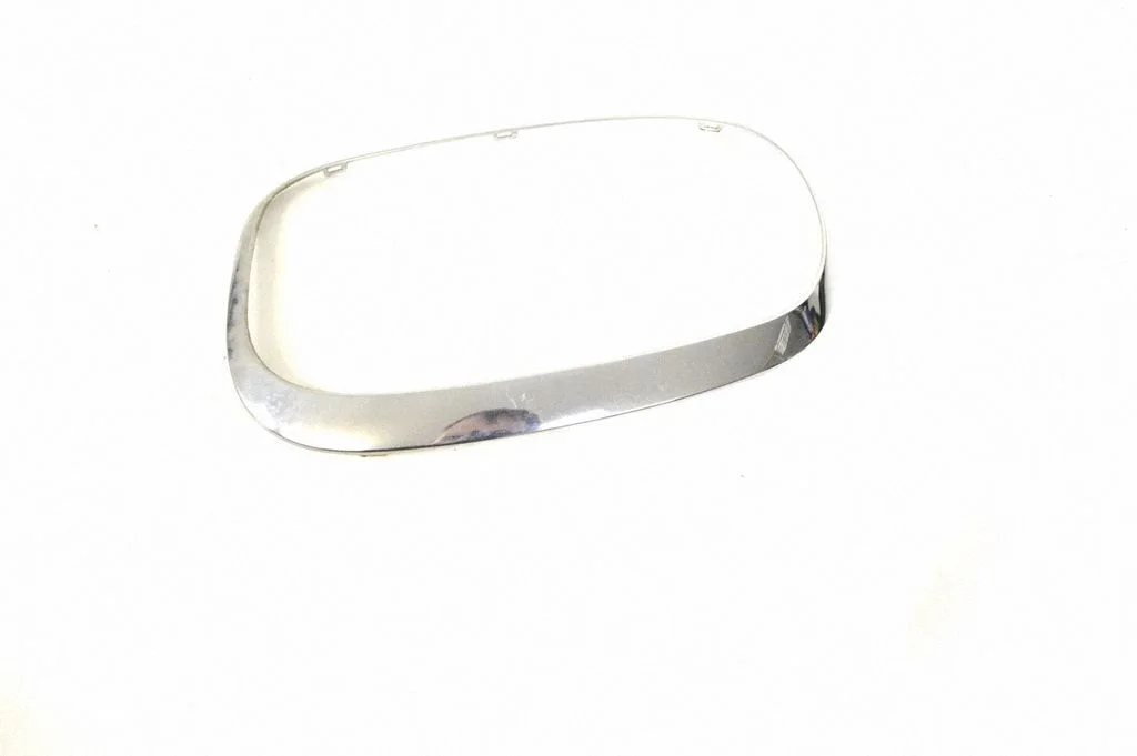 Aizmugurējā luktura apdare (līstīte) 0344403