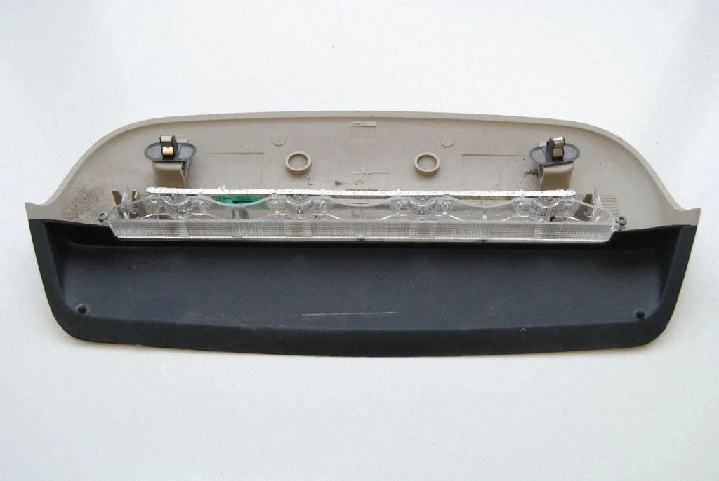 Papildu stopgaismas lukturis – Jaguar XJ X350 (2003-2009)