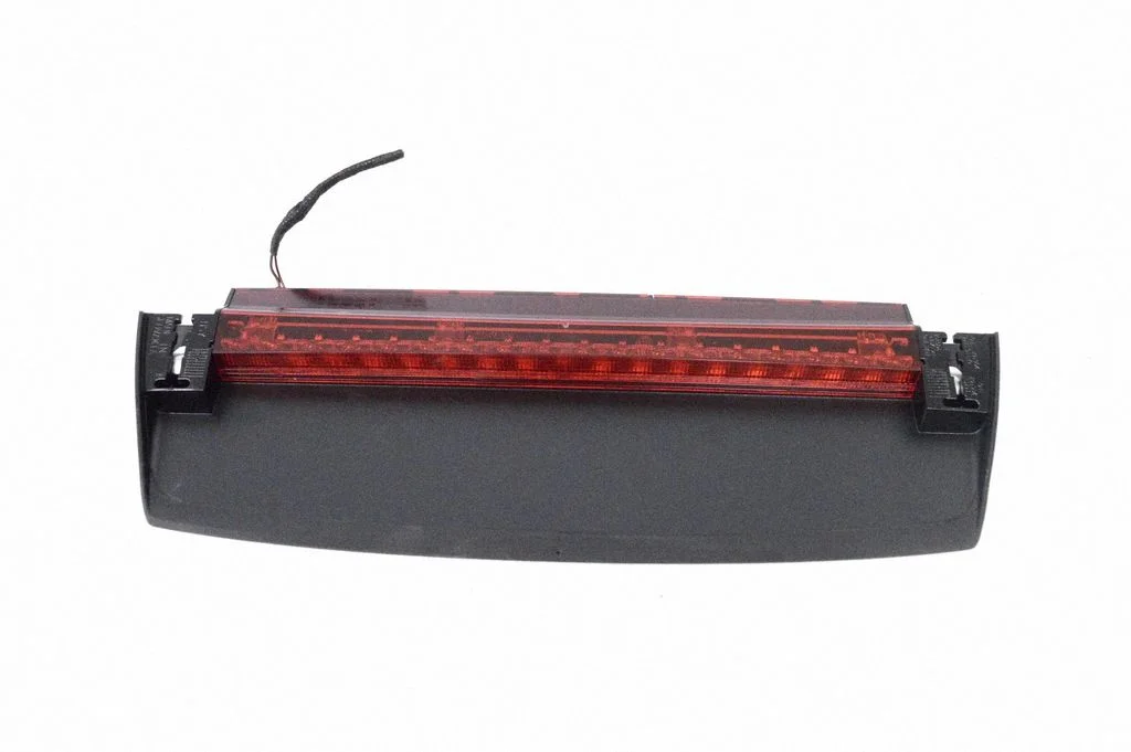 Third/center stoplight 8W5945097