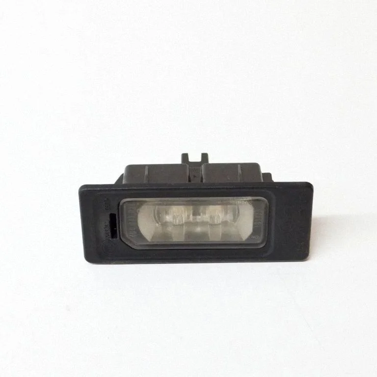 Numura zīmes apgaismojums 4G0943021