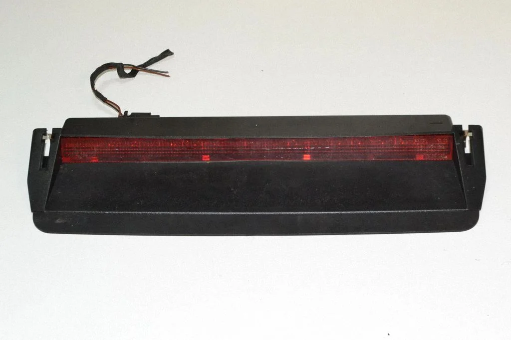 Papildu stopgaismas lukturis – Volkswagen Passat B6 (2005-2010)