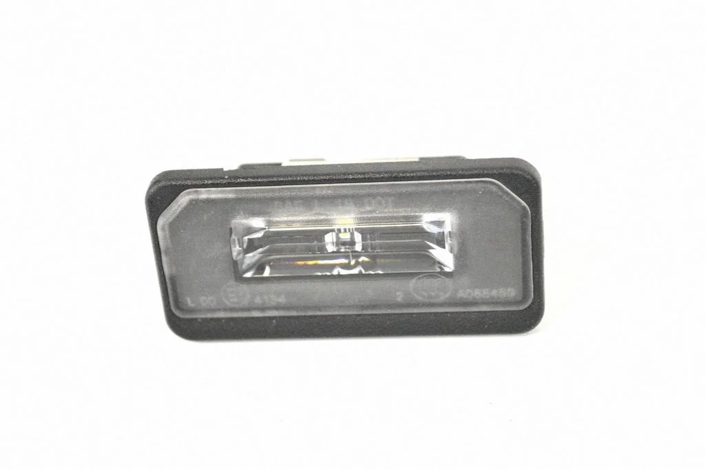 Numura zīmes apgaismojums – Tesla Model S (2012-)